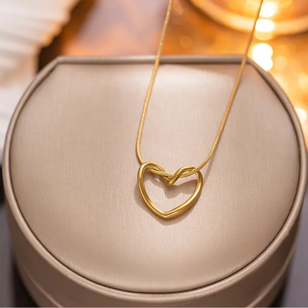 18K Gold Hollow Heart Simple Minimalist Abstract Dainty Pendant Necklace No Fade